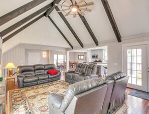 Een smart-tv en een open haard