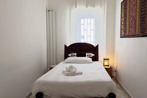 2 bedrooms, iron/ironing board, free WiFi, bed sheets