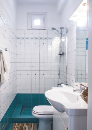 Dusche, Haartrockner, Handtücher, Seife
