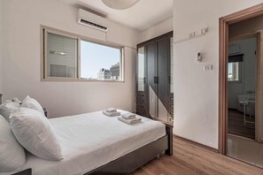 3 室のベッドルーム、アイロン / アイロン台、WiFi、ベッドシーツ