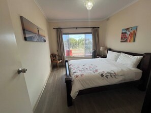 2 chambres, bureau, fer et planche à repasser, Wi-Fi gratuit