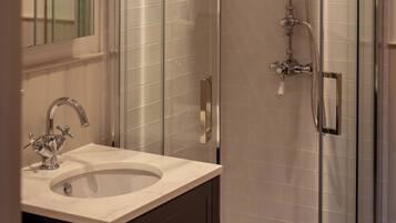 Casa superluxo, 2 quartos | Banheiro