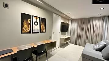 Apartamento | Área de estar | Smart TV 43 polegadas com canais digitais