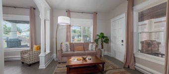 Renovated 1 Bed, 1 Bath, KING BED! Near Downtown!