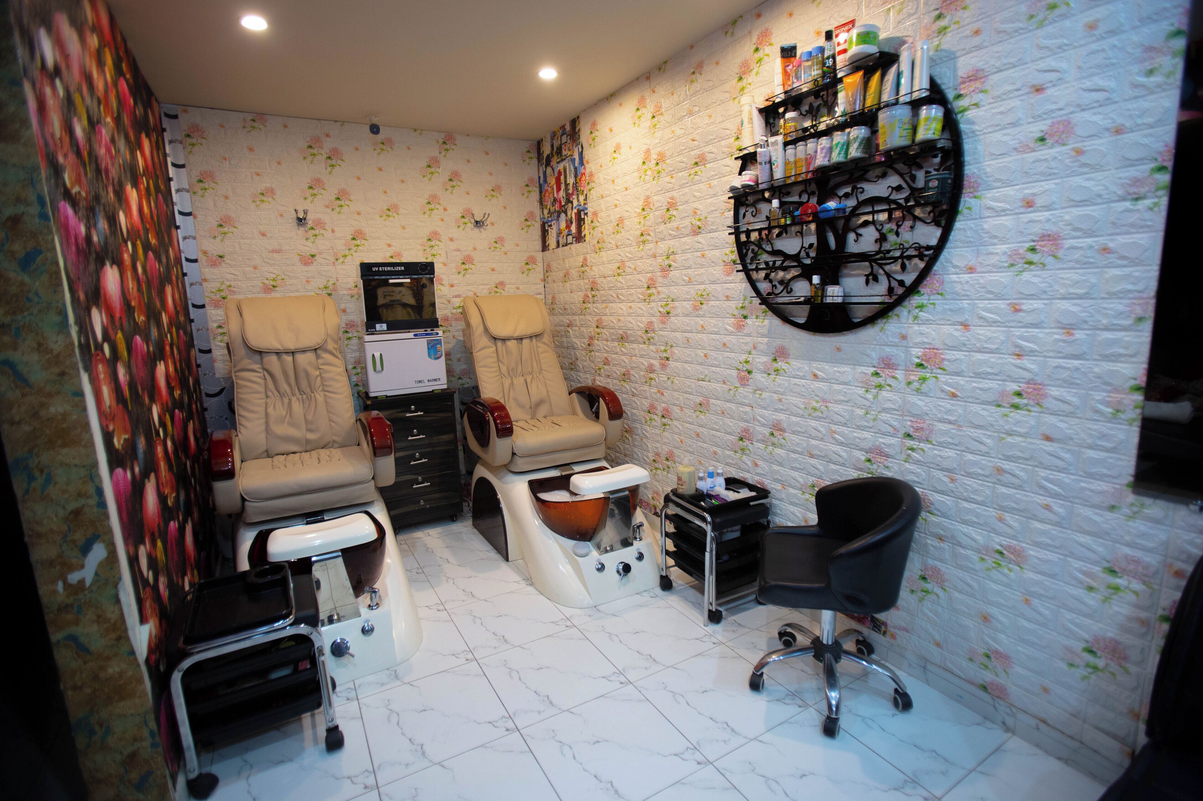 Deep-tissue massages, 2 treatment rooms, massages