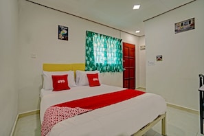 Deluxe Double Room | Desk, laptop workspace, free WiFi, bed sheets - Capital O 90423 Teratai Chalet  (Kuala Nerang)