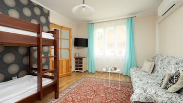 1 habitación, tabla de planchar con plancha, wifi y ropa de cama