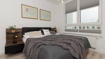 2 bedrooms, desk, iron/ironing board, travel crib