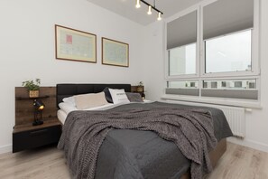 2 bedrooms, desk, iron/ironing board, travel crib
