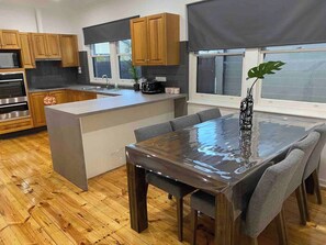 Dining - Beautiful 3 Bedrooms BNB between Airport and Sea (Hendon)
