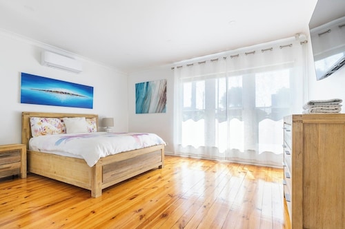 Beautiful 3 Bedrooms BNB between Airport and Sea