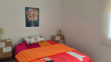 2 bedrooms, iron/ironing board, bed sheets