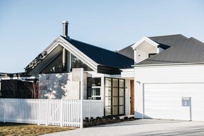 Exterior - Maple on Edward, Berry - by Linnaeus Collection (Berry)