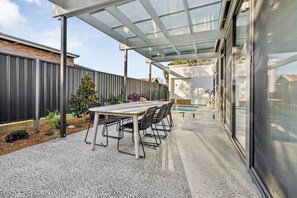 Outdoor dining - Maple on Edward, Berry - by Linnaeus Collection (Berry)