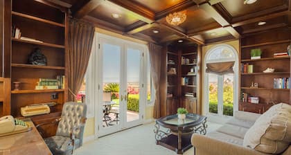 20% Off July! Pool, Jacuzzi, & Amazing Views*