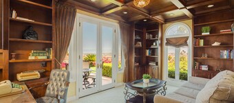 20% Off July! Pool, Jacuzzi, & Amazing Views*