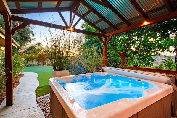 Outdoor spa tub