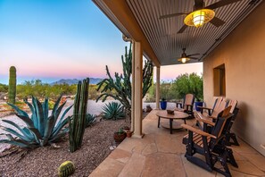 Terrace/patio - La Puerta Azul- Stunning Desert Retreat; Pool/Spa (Tucson)