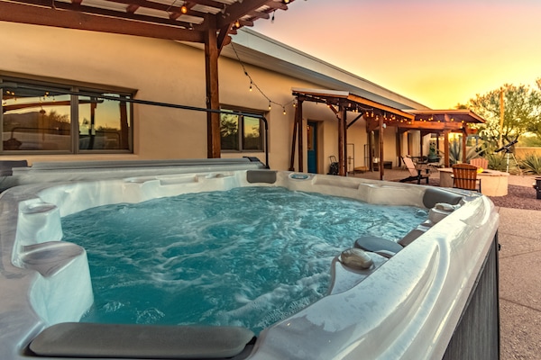 Bañera de hidromasaje al aire libre