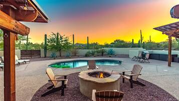 Hồ bơi ngoài trời, ghế dài tắm nắng