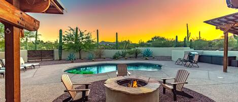 Outdoor pool, pool loungers