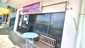 Front of property - Hotel O Penginapan Almera (Kota Kinabalu)