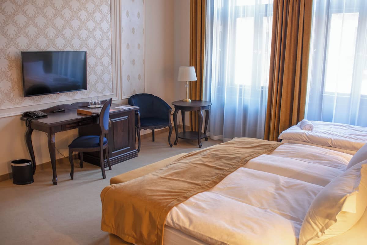 Phòng 3 Deluxe | Bộ đồ giường kháng dị ứng, minibar, két bảo mật tại phòng, bàn 