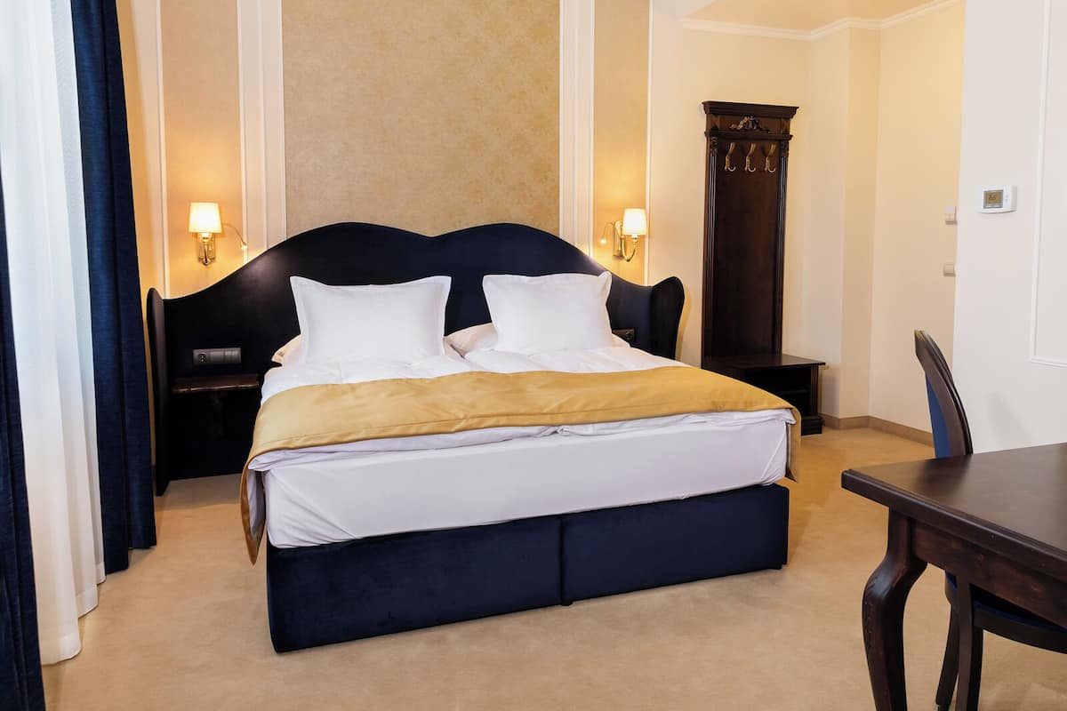 Quarto sênior | Frigobar, cofres nos quartos, escrivaninha