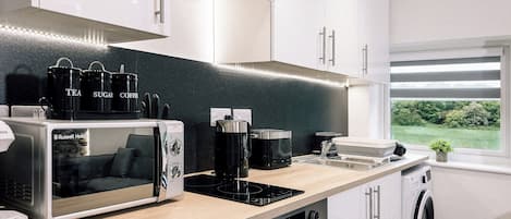 Refrigerador, microondas, horno, placa de cocina