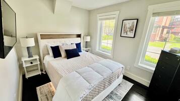 2 bedrooms, desk, iron/ironing board, WiFi