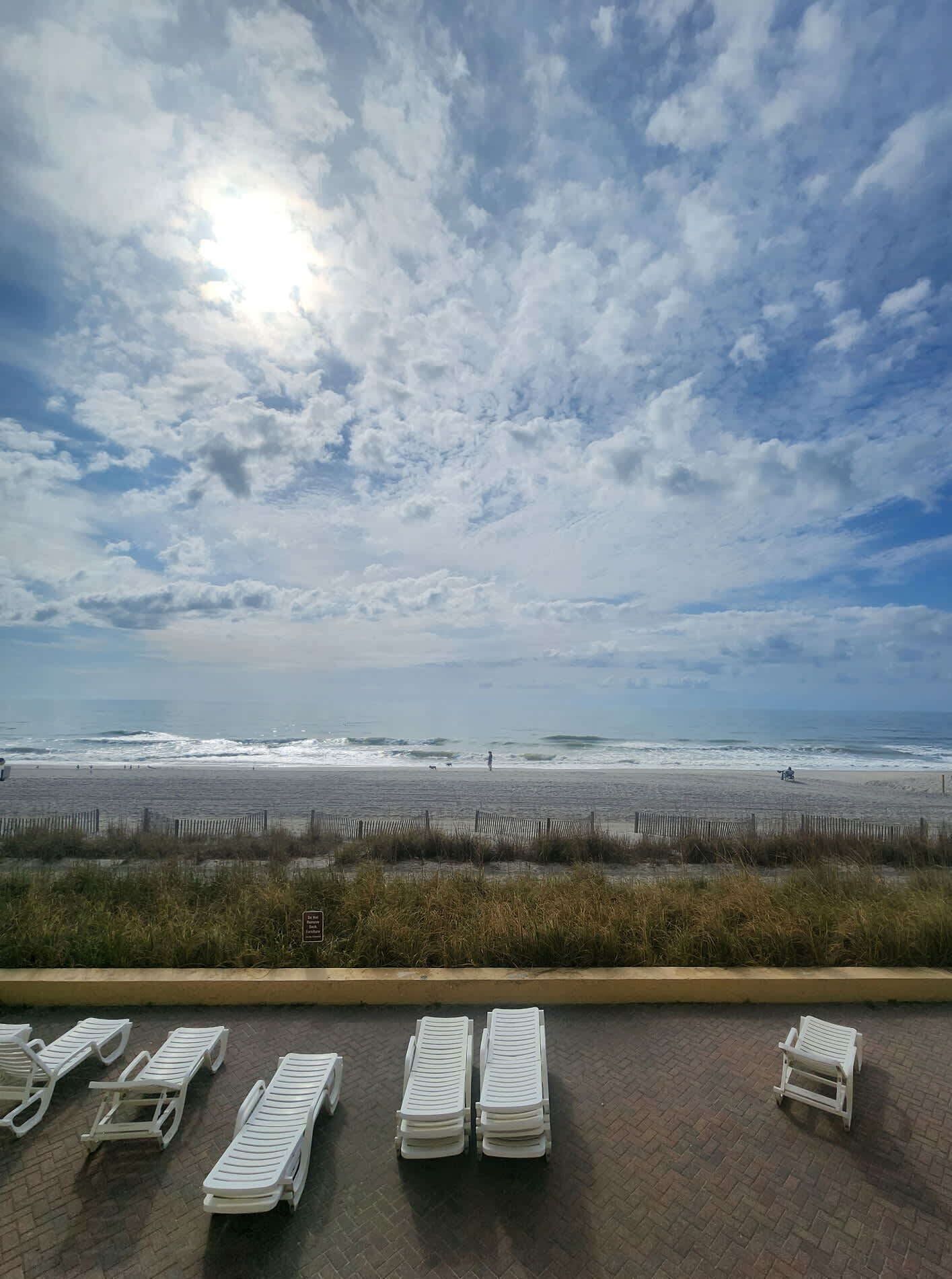 På stranden