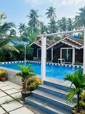 Outdoor pool - HOTEL Golden Rice (Candolim)