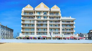 A multi-story hotel with balconies, a beachside location, and various dining options.