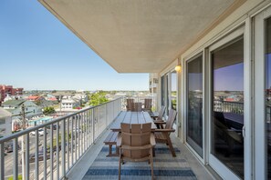Outdoor dining - Luxury condo directly on the boardwalk, sleeps 10 with indoor and outdoor pools! (Ocean City)