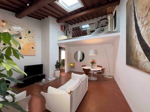 Smart TV, fireplace, DVD player, books