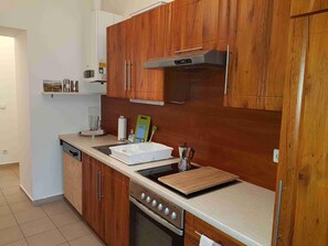 Kühlschrank, Ofen, Herdplatte, Geschirrspüler