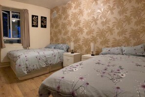 Apartment | 3 bedrooms, iron/ironing board, free WiFi, bed sheets