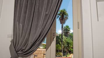 Comfort Double Room | Minibar, in-room safe, desk, blackout curtains