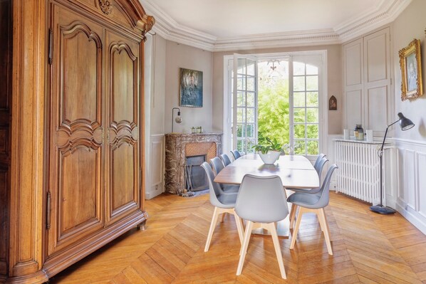 Dining - Villa Colombe - Les Demoiselles à Versailles (Le Chesnay-Rocquencourt)