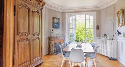 Villa Colombe - Les Demoiselles Ă Versailles