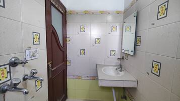 Deluxe Double Room | Bathroom