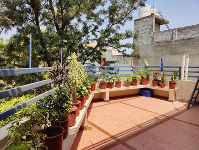 Harish Guest House -Railway Station Road