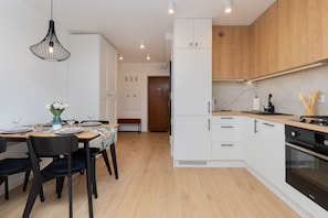 Dishwasher, electric kettle, cookware/dishes/utensils