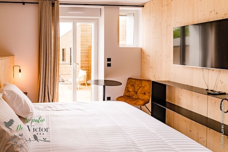 Superior Double or Twin Room | Blackout drapes, iron/ironing board, free WiFi, bed sheets. Hôtel Le Patio de Victor