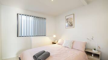 2 bedrooms, desk, iron/ironing board, free WiFi