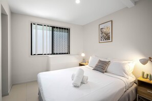 2 bedrooms, desk, iron/ironing board, free WiFi - 2 Bdr Apt! Train! Parking! Restaurants! 3144D2 (Sunnybank)