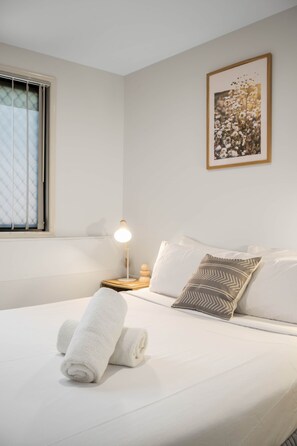 2 bedrooms, desk, iron/ironing board, free WiFi