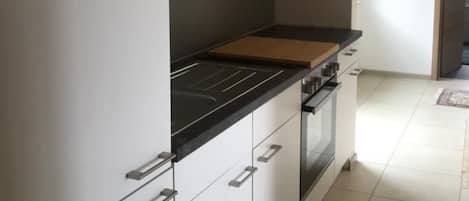 Coffee/tea maker, fridge, oven, stovetop