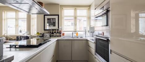 Apartment, 1 Queen Bed | Private kitchen | Fridge, microwave, oven, stovetop