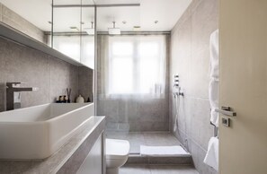 Apartment, 1 Queen Bed | Bathroom | Shower, towels - Stunning 1-bed Apartment in London (London)